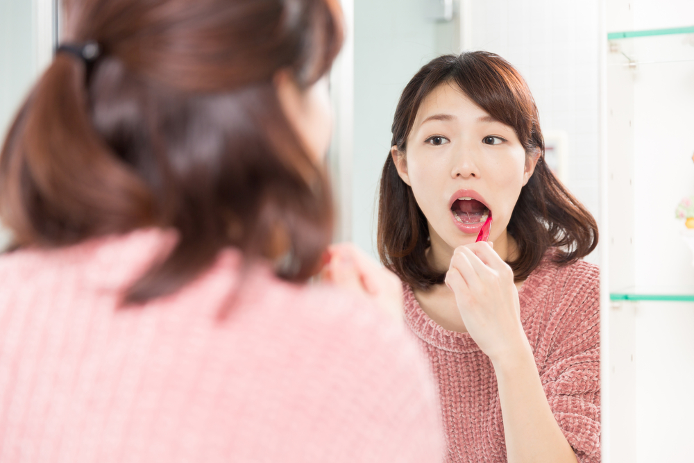 Вече сте усърдни да си миете зъбите, но все още имате лош дъх? Тези 5 неща може да са причината