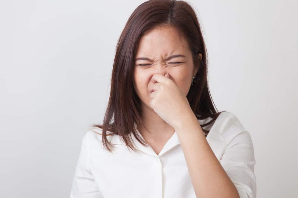 خلال حالات الطوارئ ، يمكن أن تساعد هذه الحيل السبعة في التغلب على رائحة الفم الكريهة دون تنظيف أسنانك بالفرشاة