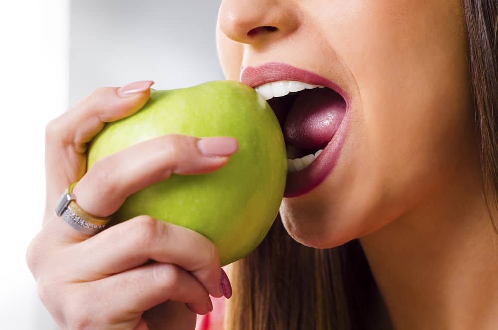 Значението на хранителната храна за здравето на зъбите и устната кухина