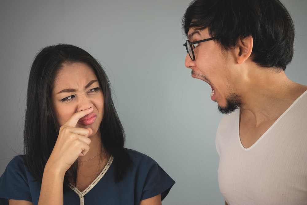 تعرف على محتوى غسول الفم المطهر وفوائده لصحة الفم