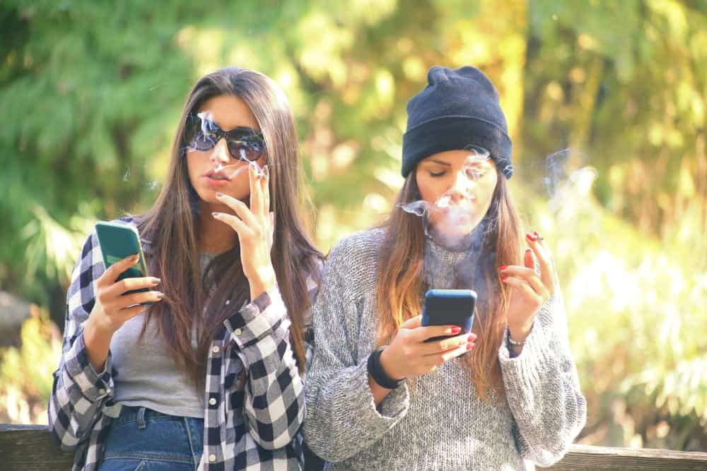 Точно като активен пушач, да бъдеш социален пушач също е опасно