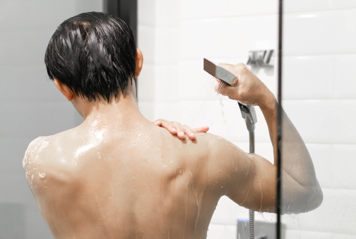 Почистете до завършване, ето трик за достигане на зоната между тялото при къпане