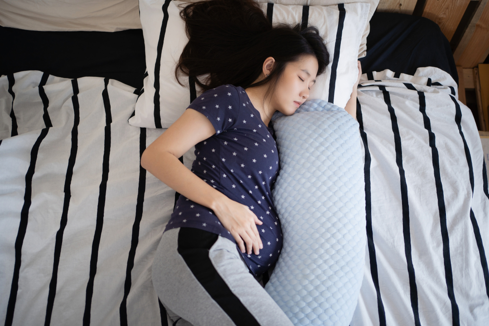 Bolehkah Posisi Tidur Tertentu Mempercepat Tenaga Kerja?