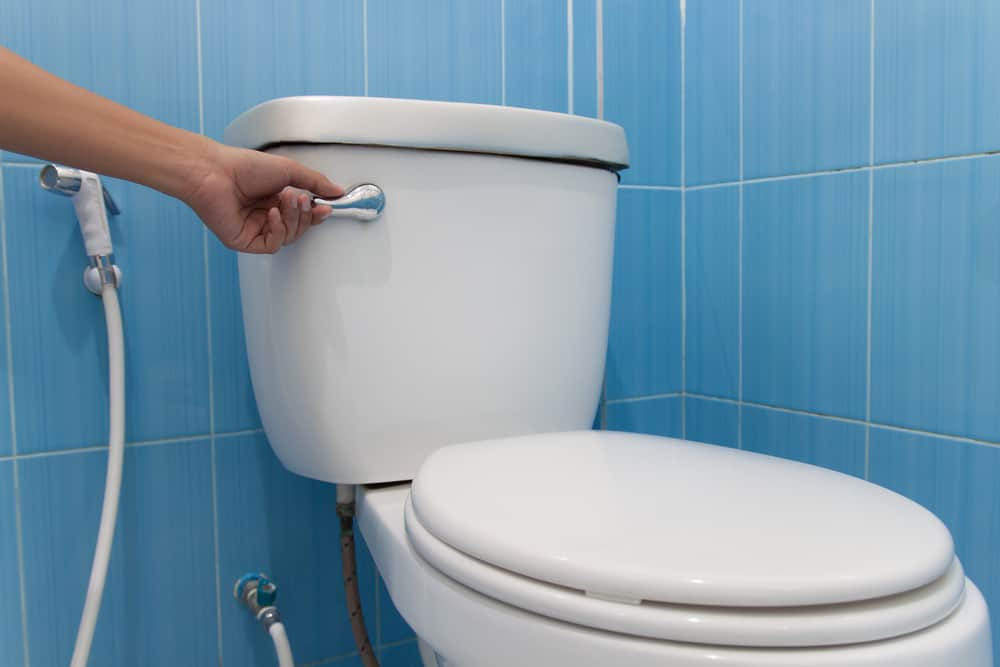 COVID-19 може да се предава чрез обществени тоалетни, ето как да го избегнете