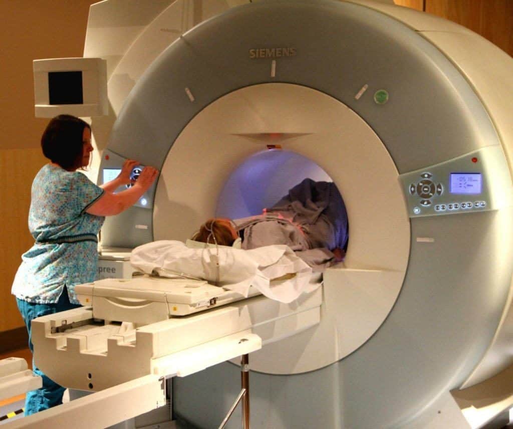 ข้อมูลที่สมบูรณ์เกี่ยวกับ MRI เต้านม รวมถึงการเตรียมการและขั้นตอน