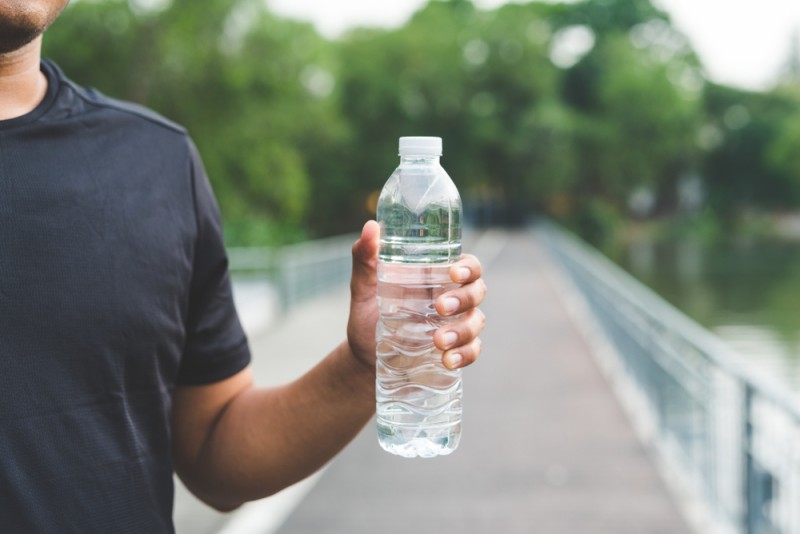 Il fluoro nell'acqua in bottiglia è pericoloso?