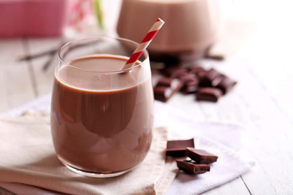Псстт .. Пиенето на шоколадово мляко след тренировка всъщност може да накара тялото да се оправи, знаете!