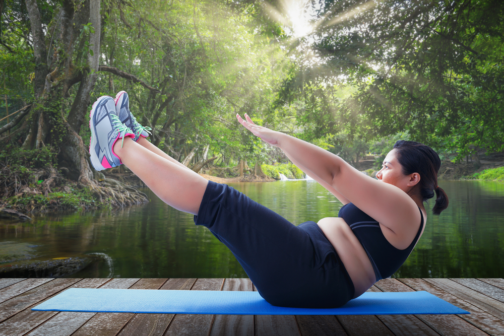 Suggerimenti e movimenti yoga per persone grasse