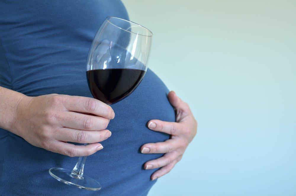 ماذا يحدث إذا شربت الكحول أثناء الحمل؟