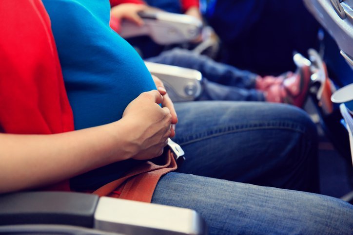 هل يجب أن تسافري أثناء الحمل كم شهر من الحمل؟