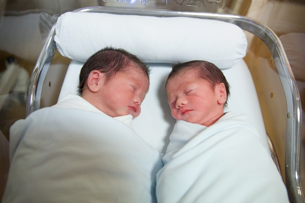 Ada anak kembar yang dilahirkan pada hari yang berlainan, kenapa?