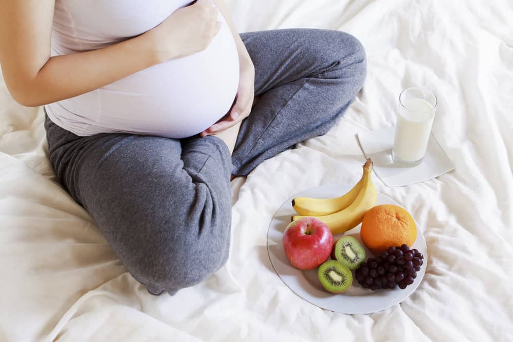 Mengidam makan buah mentah, bolehkah wanita hamil memakannya?