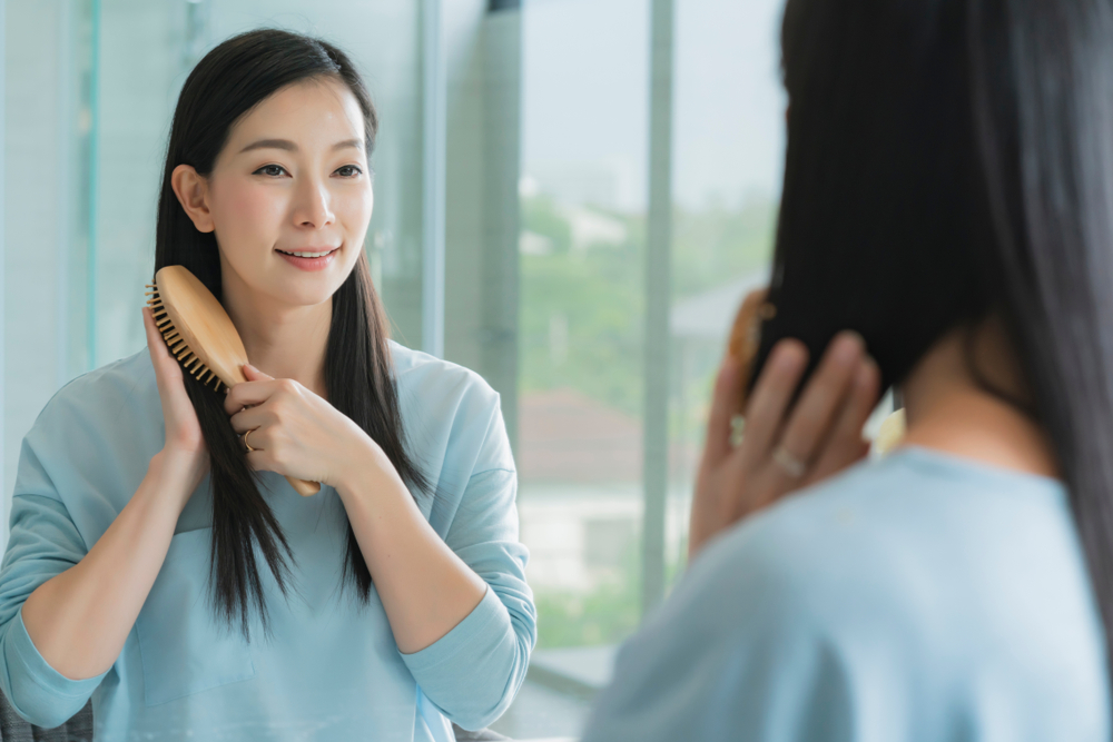 Panduan Menyikat Rambut Yang Betul dan Manfaat Yang Boleh Diperolehi
