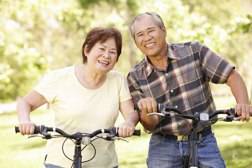 Benefici e suggerimenti per una bicicletta sicura per gli anziani