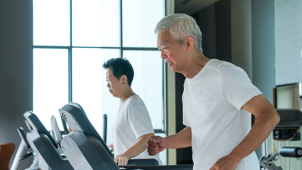 تعال ، اتبع دليل Treadmill Sports Safe للمسنين