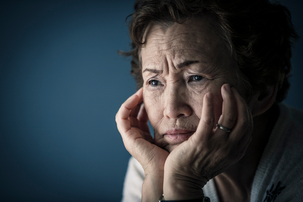 ผู้สูงอายุไม่พอใจในเวลากลางคืน? อาจเกิดจากโรคซันดาวน์นิงซินโดรม