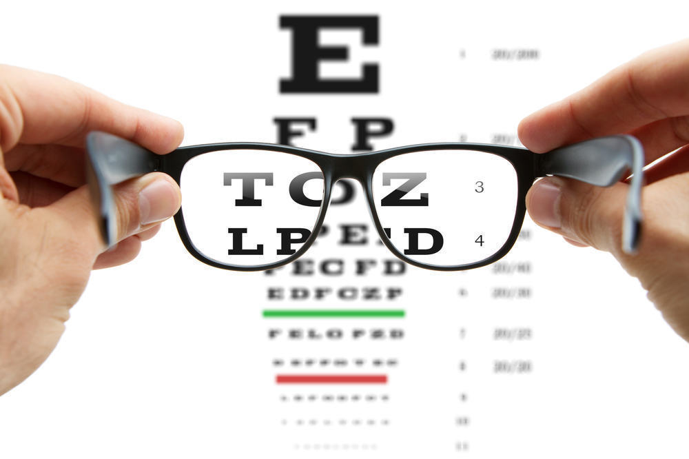 10 علامات حان الوقت لرؤية طبيب عيون