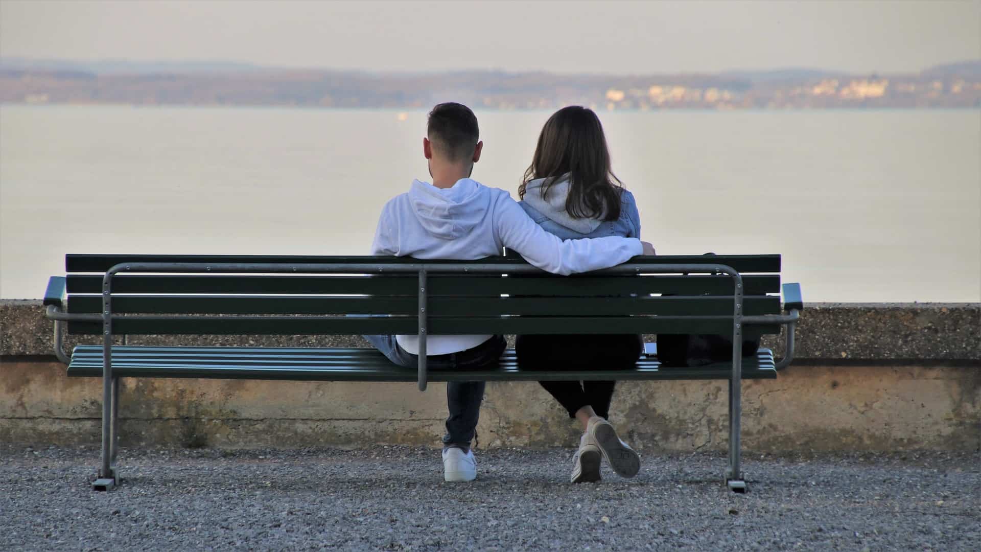 Adakah pasangan anda seorang introvert? Berikut adalah 4 cara untuk menanganinya