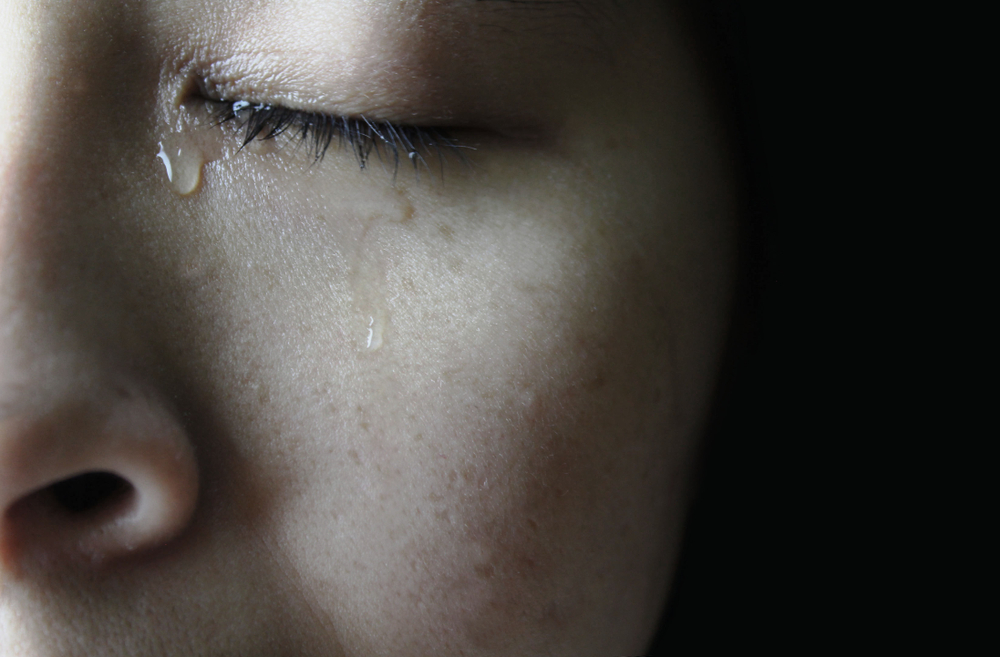 8 วิธีในการเอาชนะความเศร้าโศกของการสูญเสีย