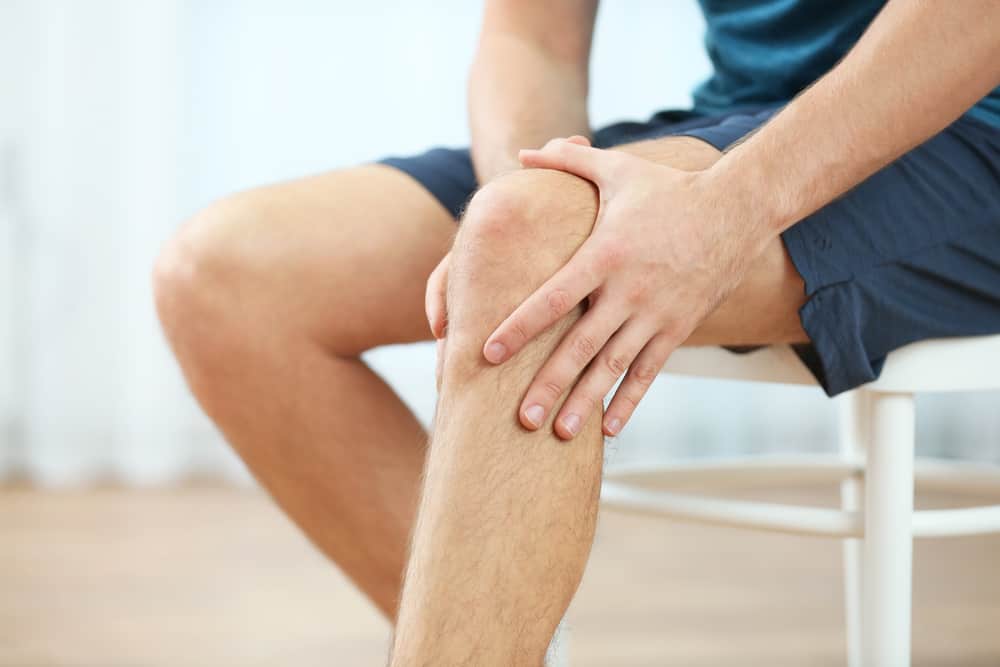 関節炎患者の膝の痛みを和らげるための3つの簡単な動き