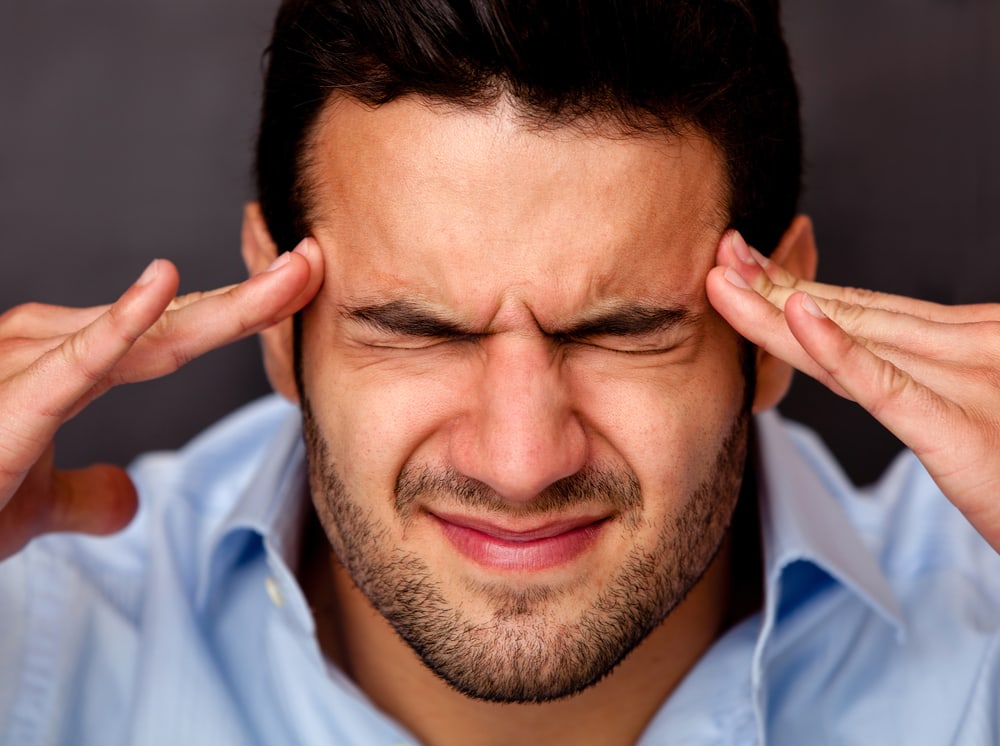 4 สาเหตุของอาการปวดหัวระหว่างการถือศีลอดและวิธีเอาชนะมัน