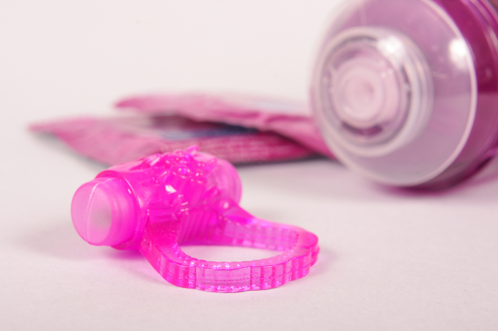 Запознайте се с вибрационния презерватив, допълнително усещане за постигане на оргазъм