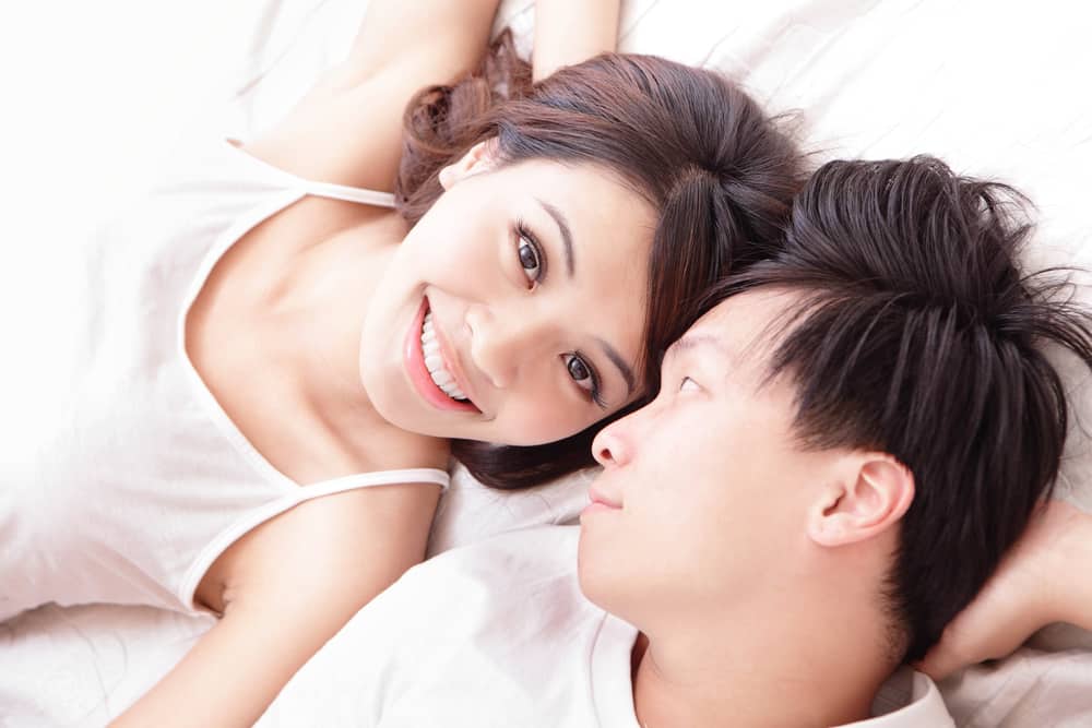 6 секси техники за прелюдия, за да съблазните съпругата си