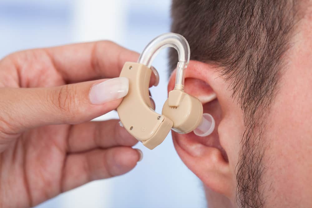 Agar bersih dan tahan lama, ini adalah peraturan untuk membersihkan alat bantu dengar