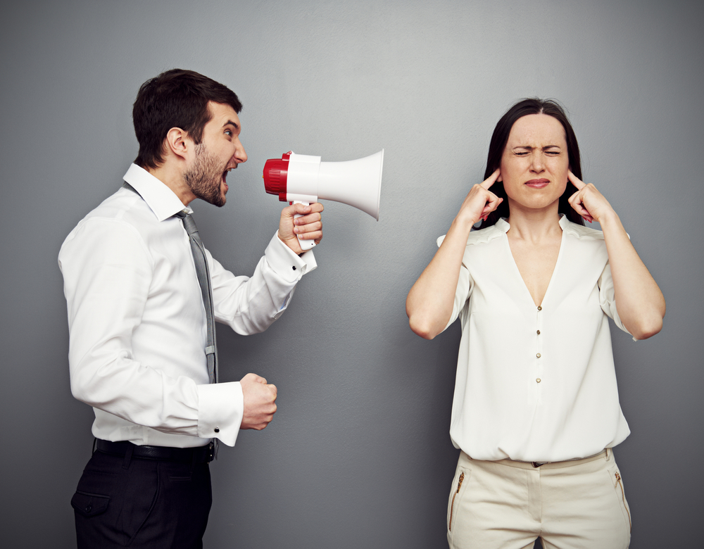 Hati-hati, sering mendengar suara yang kuat dan bising boleh mengancam kesihatan telinga