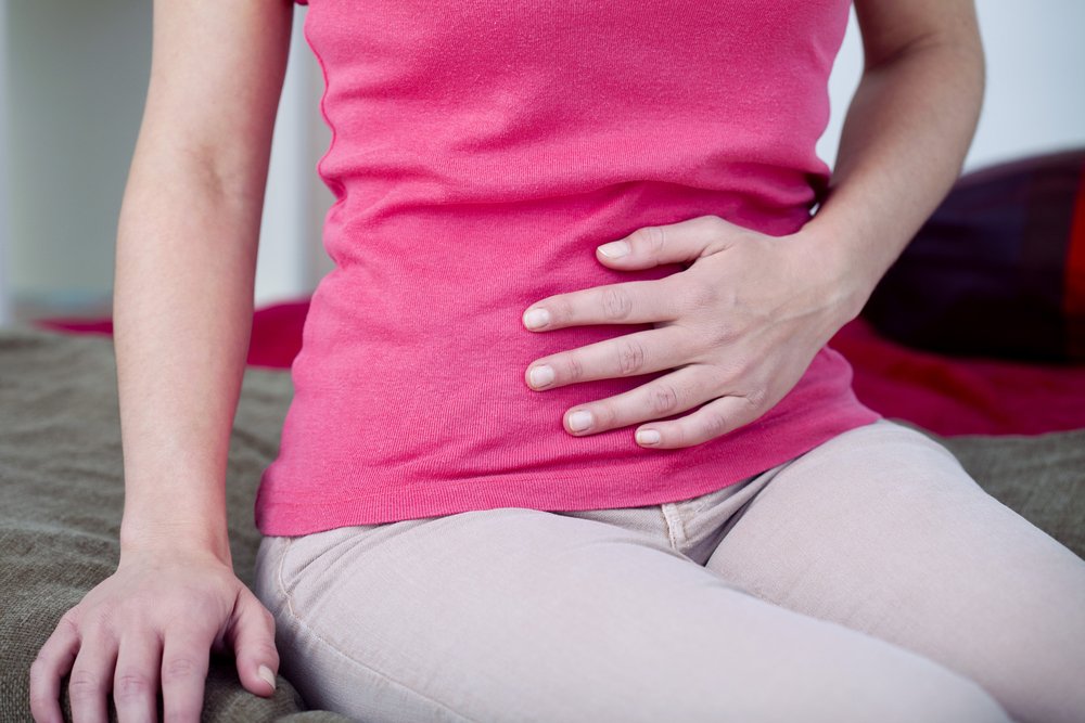 月経中に膨満した胃を克服するための9つの簡単で安全な方法
