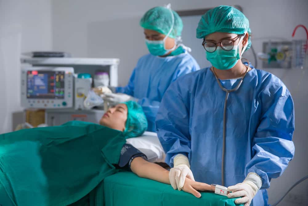 غالبًا ما يتم إجراء 7 أنواع من الفحوصات بعد الجراحة أو قبلها
