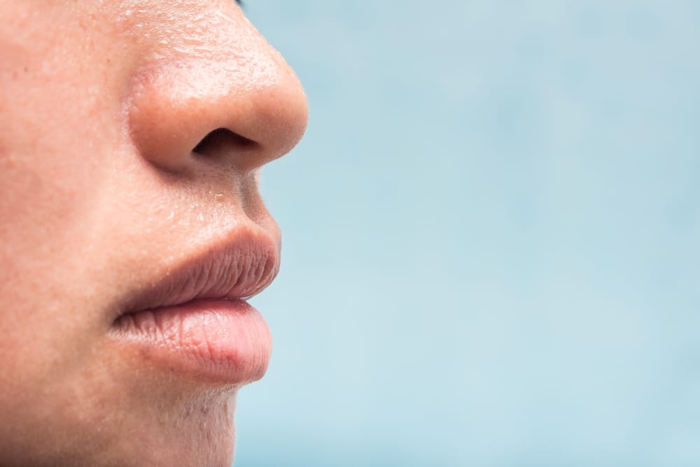 5 طرق فعالة لتقليل إنتاج الزيت الزائد على الوجه