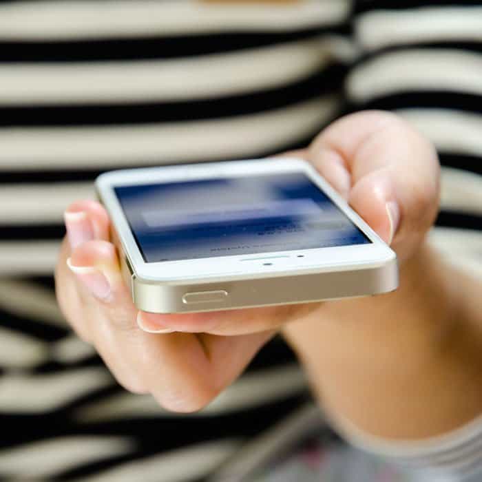 4 Perkara Yang Berlaku Pada Tubuh Setelah Terlalu Lama Menatap Skrin Telefon Pintar
