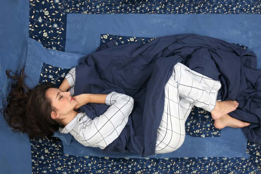 Коя е най -здравословната поза за сън?