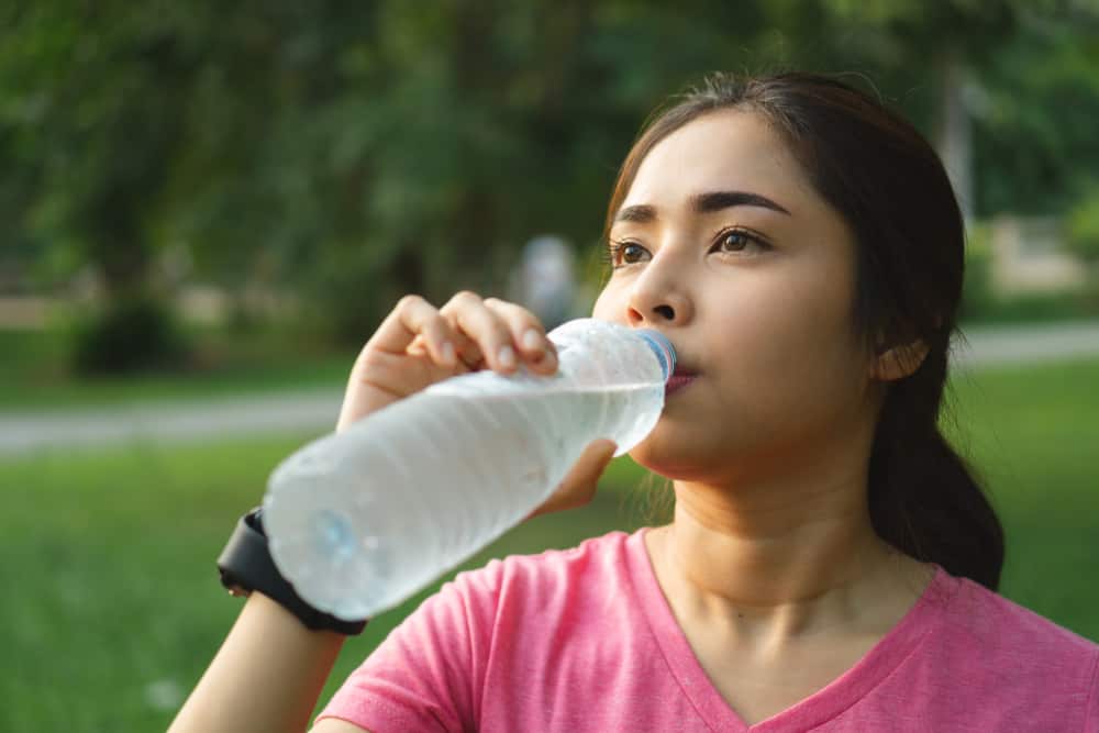Perché ingoiare la saliva non elimina la sete?