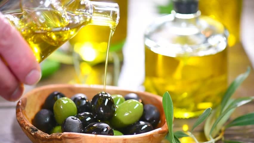 Benefici dell'olio d'oliva per mantenere la salute del cuore