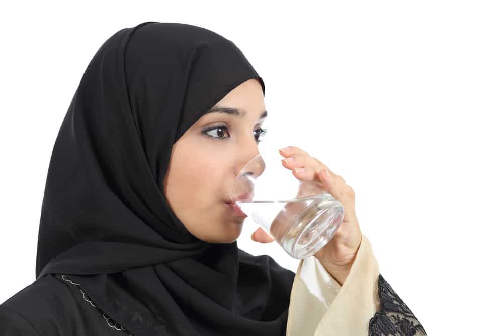 Adakah lebih baik berbuka puasa dengan air sejuk atau suam?