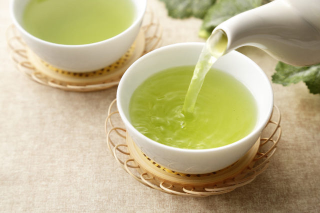 فوائد الشاي الأخضر التي لا تعد ولا تحصى لأداء الدماغ