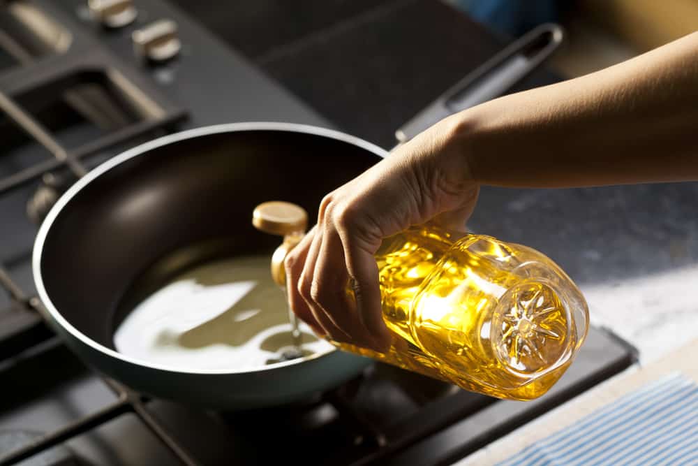 5 tipi di olio che non dovrebbero essere usati per cucinare