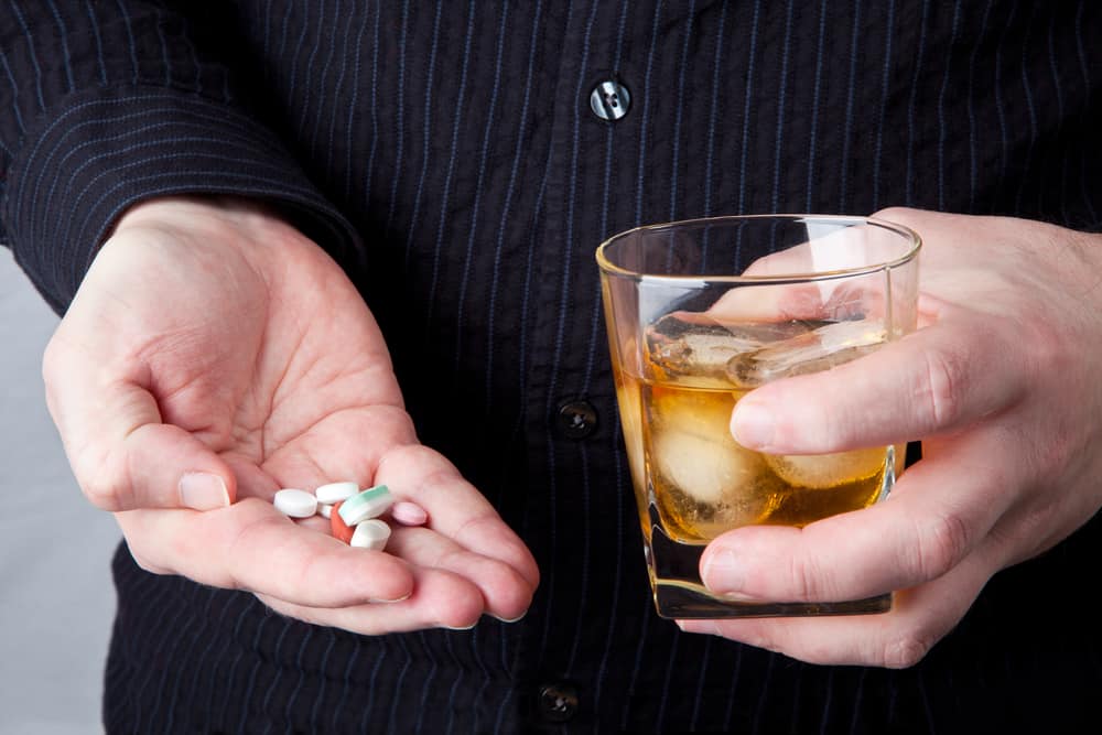 アルコールと薬物の混合の影響