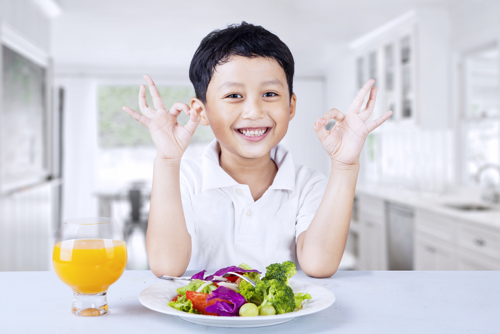 空腹を防ぐだけでなく、朝食のルーチンは子供たちに達成させることもできます！