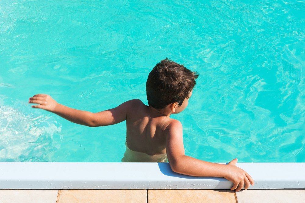 6 Langkah Positif Berurusan dengan Anak-anak Takut Berenang