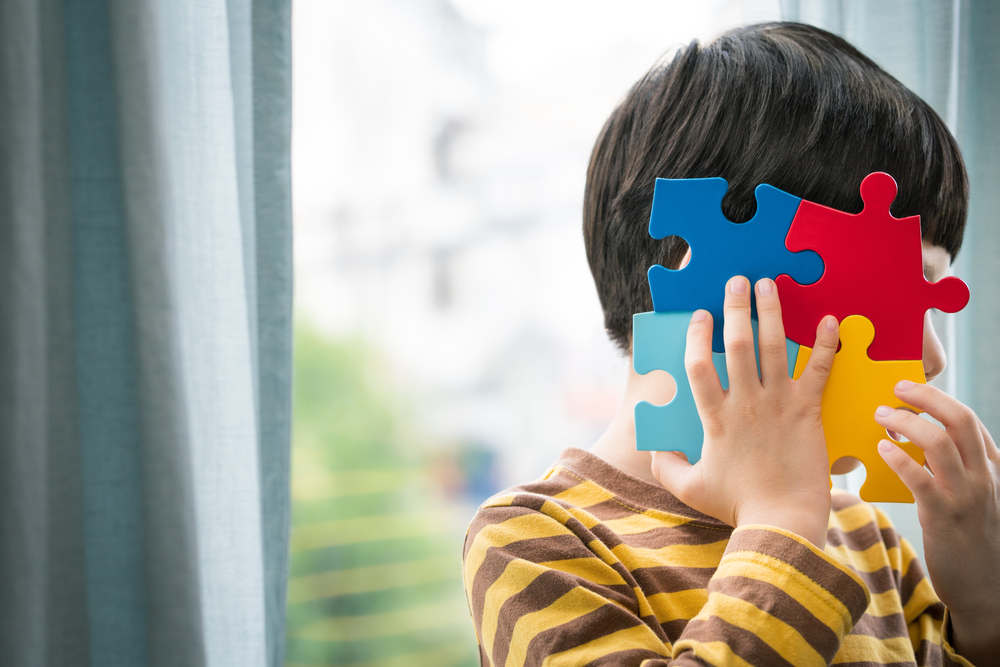 8 Mitos dan Fakta Mengenai Kanak-kanak Autistik