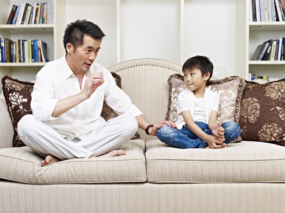 Mengapa Ibu Bapa Harus Berkomunikasi Dengan Anak-Anak?