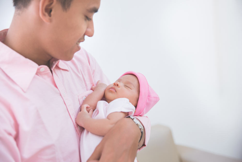 Petua untuk Menjalin Ikatan Batin Antara Bapa dan Bayi