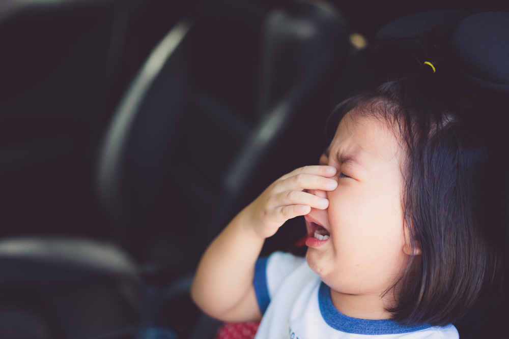 乗り物酔いでお子さんをうるさくしないでください。乗り物酔いを防ぐ5つの方法があります。