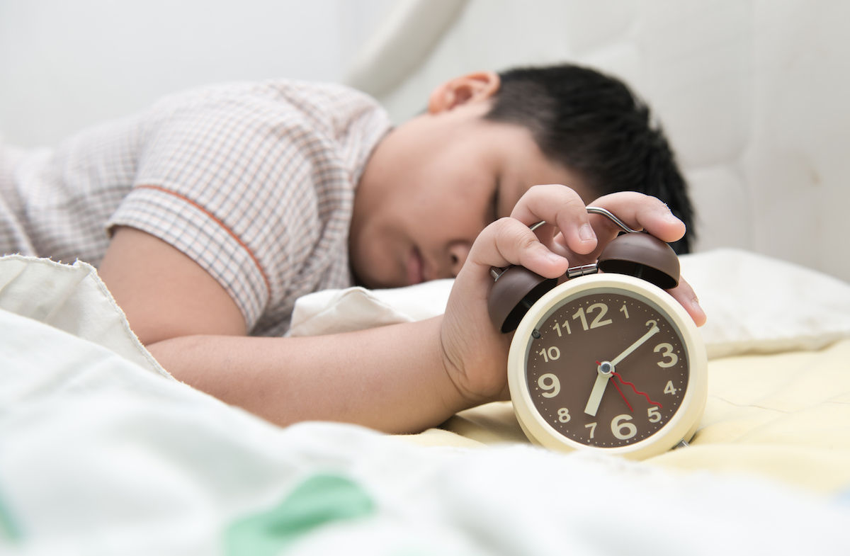 Kebiasaan menggosok gigi ketika tidur boleh menjadi tanda anak mengalami buli