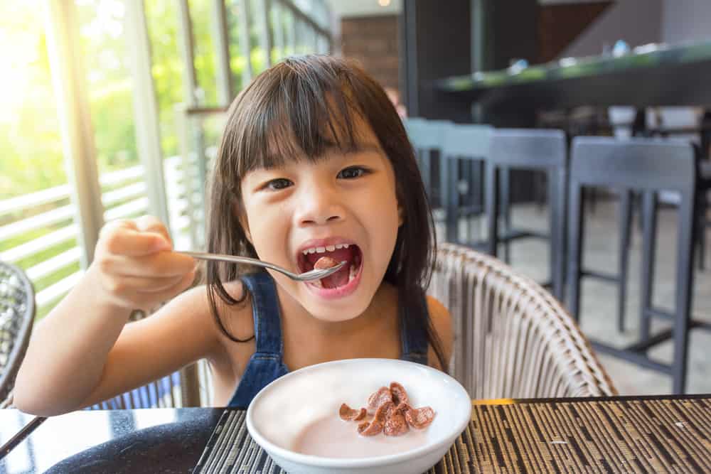 Menyedari Ruminasi, gangguan makan yang menyebabkan anak-anak mengunyah semula makanan yang telah dimuntahkan