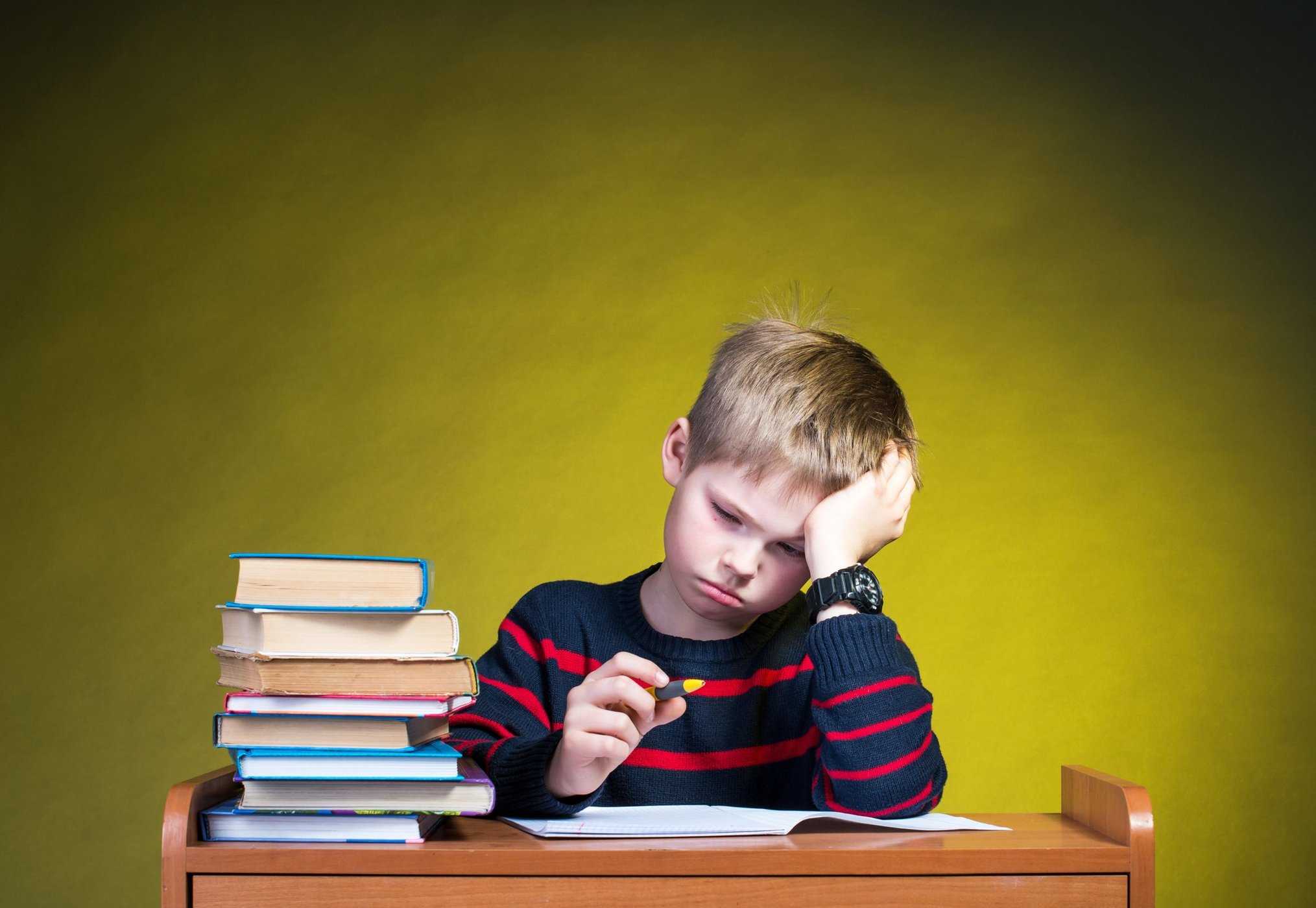 Terlalu banyak kerja rumah tidak baik untuk kesihatan anak-anak