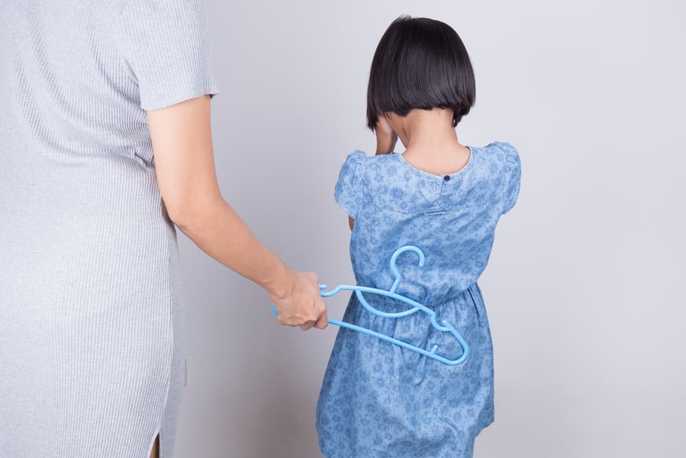 4 Kesan Negatif Sekiranya Ibu Bapa Sering Memukul Pukulan Anak